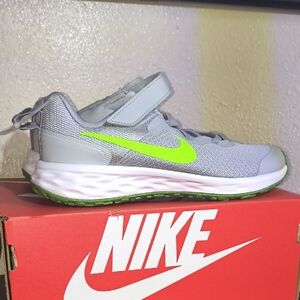 Nike Kids Sneakers in Gray with Green Accents